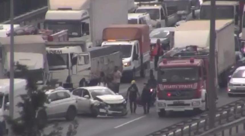 Son dakika | 10 araç birbirine girdi! TEM Otoyolu'nda zincirleme kaza: Yaralılar var