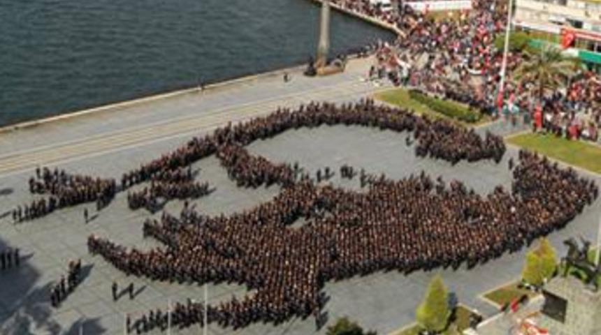 2 bin 400 kişiden Atatürk portresi