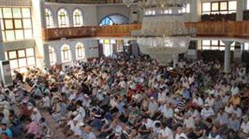 Memurlar için cuma namazı 12'de!