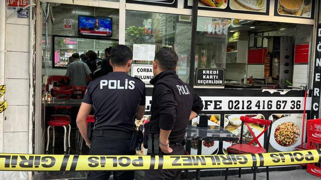 Yer: Zeytinburnu! Yediği tavuk dönerin fiyatını fazla bulunca büfeye kurşun yağdırdı