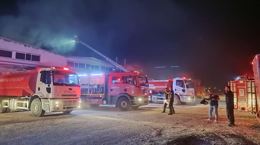 Bursa'da yedek parça fabrikasında çıkan yangın söndürüldü