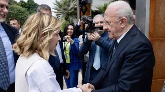 Dünya bu karşılaşmayı konuştu! İtalya Başbakanı Meloni, kendisine hakaret eden siyasetçiye aynı şekilde cevap verdi