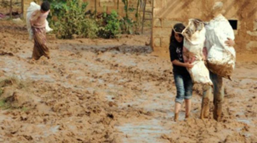 Yaralar sarılmaya çalışılıyor