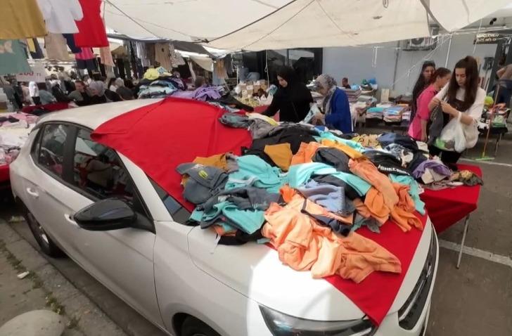 Sahibine ula��lamayan araba pazar tezgah� oldu! G�renler �a��rd� 'Her hafta ya�an�yor'