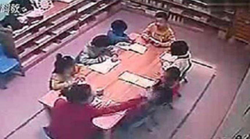 Anaokulunda &ouml;ğretmen dehşeti