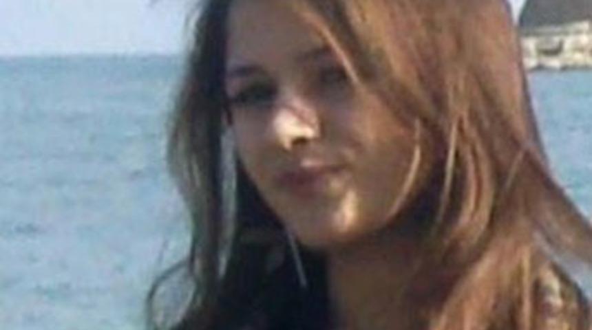 Gen&ccedil; kız apartman dairesinde &ouml;ld&uuml;r&uuml;ld&uuml;