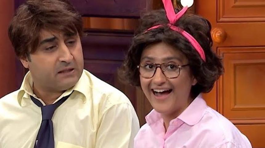 Güldür Güldür'e dönmeye hazırlanan Ecem Erkek eridi! Leopar desenli tulumuyla poz verdi