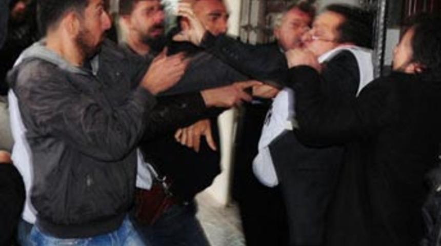 BDP'li vekilden polise yumruk!