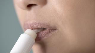 Lip balm nedir, ne işe yarar? Lip balm nasıl kullanılır? Lip balm çeşitleri