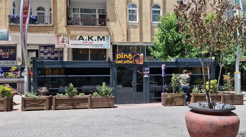 Diyarbakır’da sadece Kürtçe hizmet vereceğini açıkladığı iddia edilen kafe sahibine gözaltı! Ağabeyinden açıklama geldi