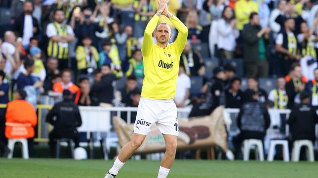 Fenerbahçe'nin tecrübeli oyuncusu Bonucci emekli olduğunu açıkladı