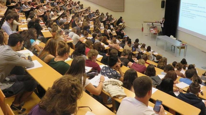  İzmir'de 30 yaş üstü öğrencileri üzecek haber!  Sınır getirildi