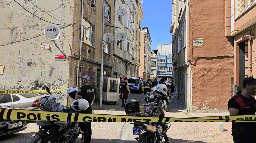 Bayrampaşa'da aile katliamı! Eşine ve kızına kurşun yağdırıp polise teslim oldu