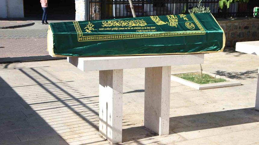 Camide gizemli cenaze! Ekipler saatlerce sahibini aradı: Gerçek sonradan ortaya çıktı