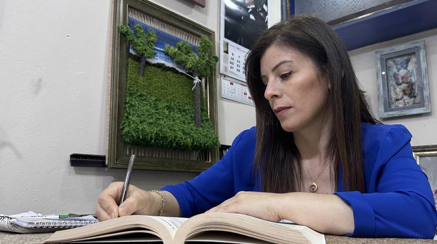 Esnaflık yapıyordu! Hayalini 43 yaşında ger&ccedil;ekleştirdi 'Sabah erken saatlerde d&uuml;kkana pek gelen giden olmayınca yapıyordum'