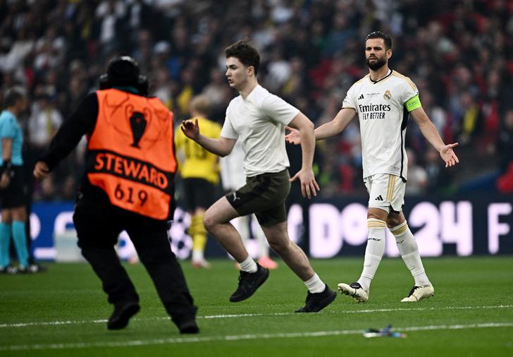 Şampiyonlar Ligi finalinde olay! 28. saniyede taraftarlar sahaya atladı, Cristiano Ronaldo sevinci yaptı G5