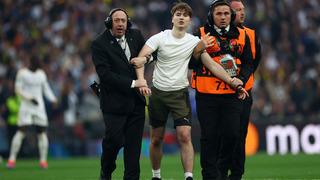 Şampiyonlar Ligi finalinde olay! 28. saniyede taraftarlar sahaya atladı, Cristiano Ronaldo sevinci yaptı