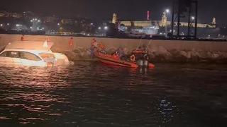 Kadıköy Haydarpaşa'da korku dolu anlar! Batmak üzere olan teknedeki 10 kişi kurtarıldı