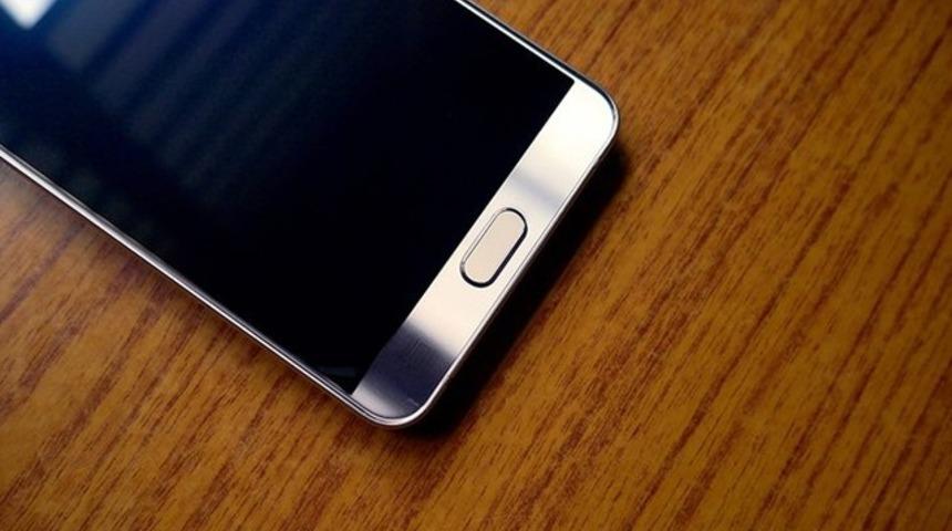 Samsung Galaxy A3 ve Galaxy A5 görüldü!