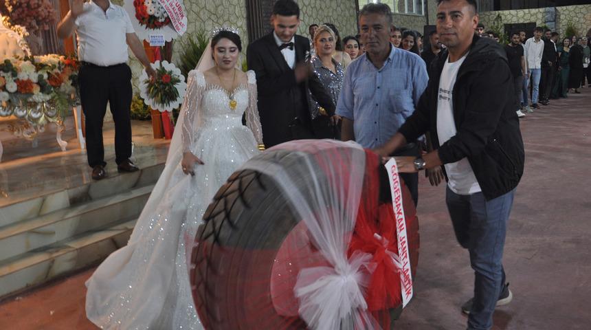 Damada düğünde altın yerine 'kara altın' taktı! Bakın o hediye kimden geldi 'Bozduracaklarını bildiğim için...'