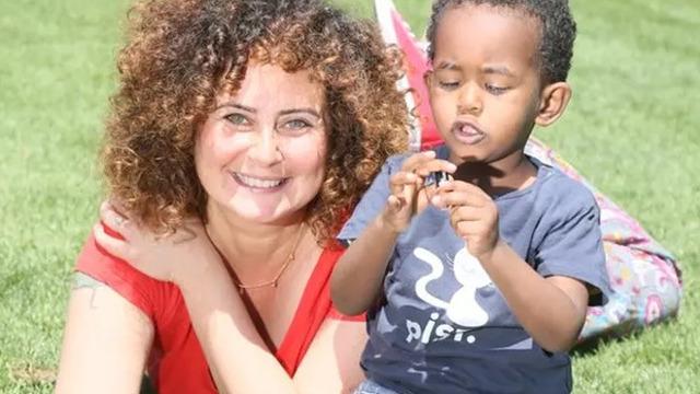 Etiyopya'dan yıllar önce evlat edinmişti! Esra Akkaya'nın oğlu Can mezun oldu