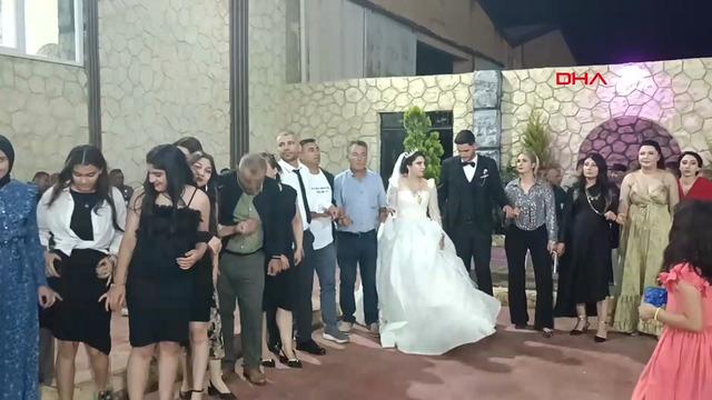 Arkadaşı düğünde hediye etti, damat şaşkınlık yaşadı! Piyasa değeri 15 bin TL 640xauto