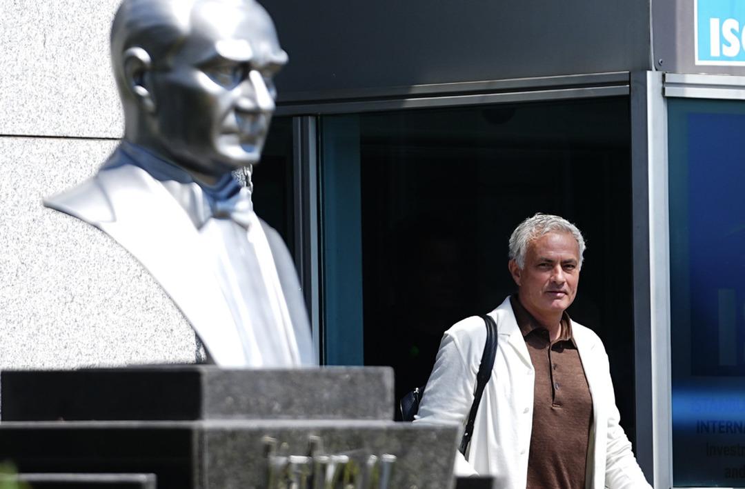 Jose Mourinho'yu karşılamaya Galatasaray taraftarı da geldi!