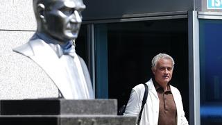 Jose Mourinho'yu karşılamaya Galatasaray taraftarı da geldi!