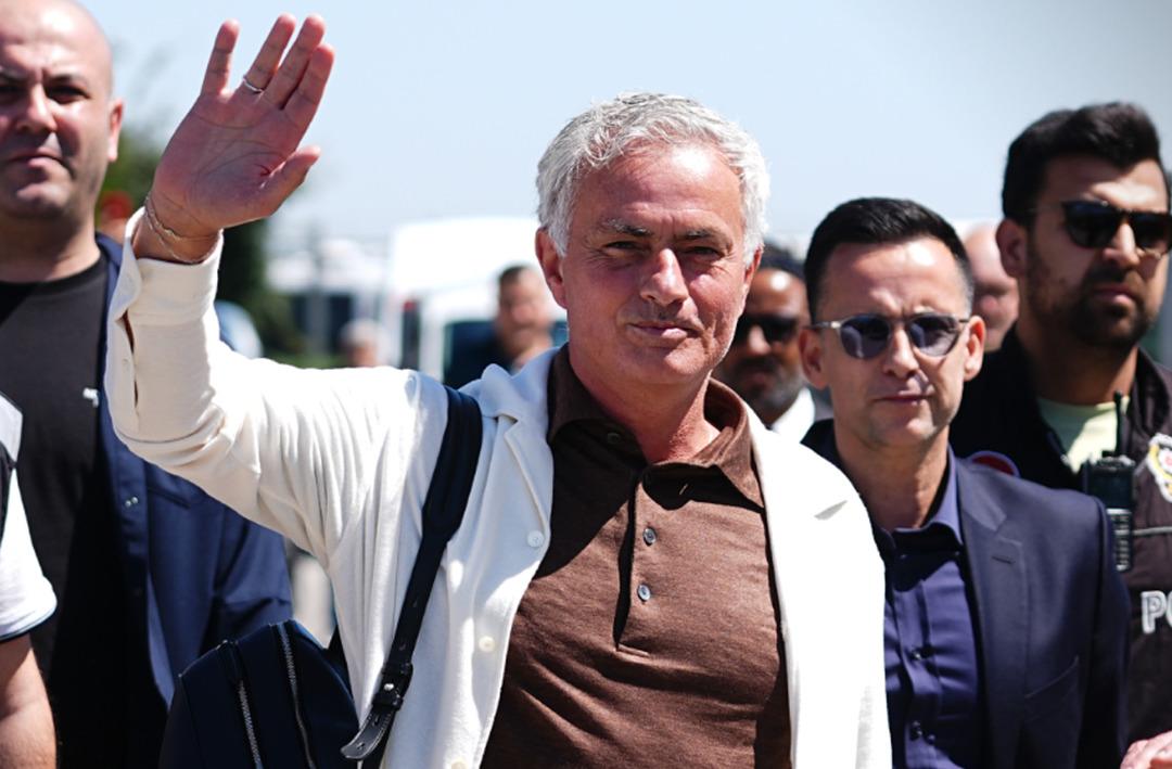 Fenerbah&ccedil;e'nin teknik direkt&ouml;r&uuml; Jose Mourinho'dan ilk paylaşım geldi!