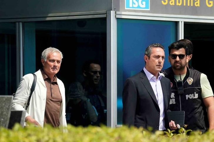 Fenerbahçe'nin teknik direktörü Jose Mourinho'dan ilk paylaşım geldi! 728xauto