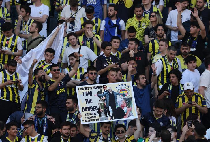 Fenerbahçe'nin yeni hocası Jose Mourinho resmi imzayı attı! Açıklamaları dikkat çekti "Ben artık size aitim" G1