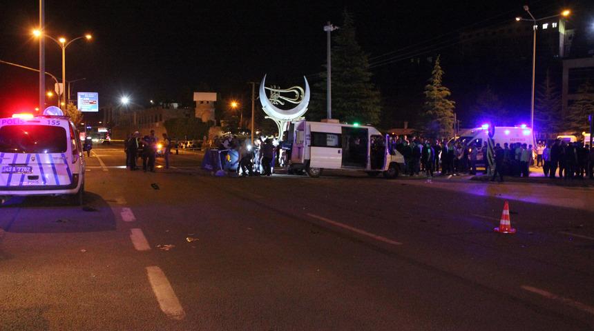 Kütahya'da otomobilin çarptığı motosikletteki 2 kişi öldü