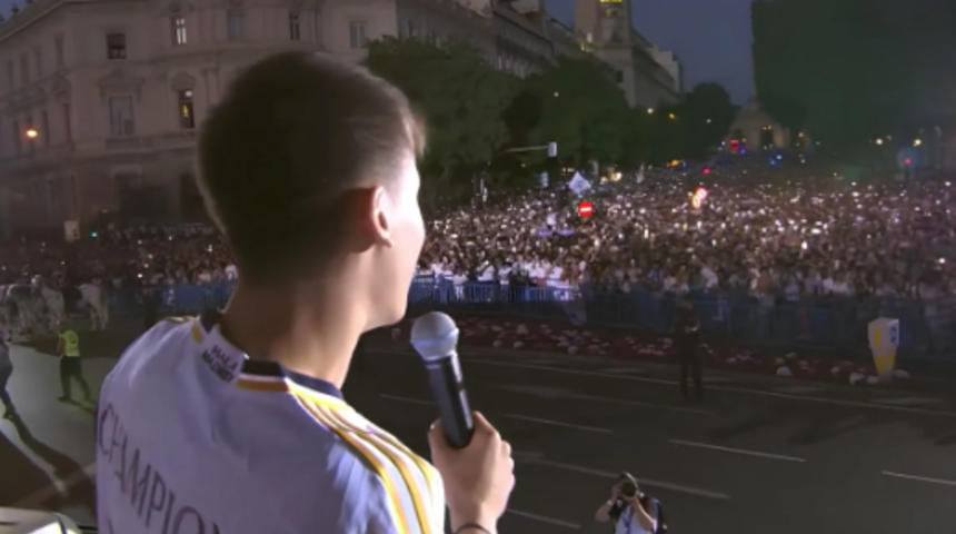 Real Madrid'in şampiyonluk kutlamalarına Arda Güler damga vurdu! Ancelotti çağırdı, o mikrofonu eline aldı... İspanya o anları konuşuyor