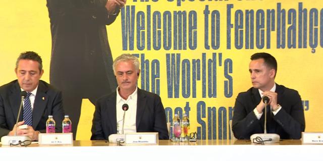  Fenerbahçe'nin yeni hocası Jose Mourinho, ilk basın toplantısını düzenledi. Fenerbahçe'deki planları ve transferlere dair de konuşan Mourinho, Aziz Yıldırım'ın sözlerine de yanıt verdi.  640xauto