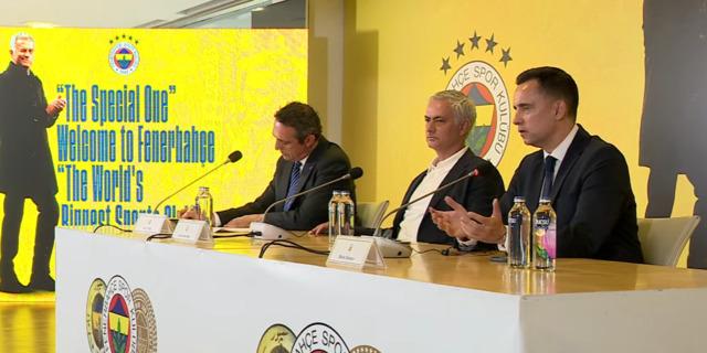  Fenerbahçe'nin yeni hocası Jose Mourinho, ilk basın toplantısını düzenledi. Fenerbahçe'deki planları ve transferlere dair de konuşan Mourinho, Aziz Yıldırım'ın sözlerine de yanıt verdi.  640xauto