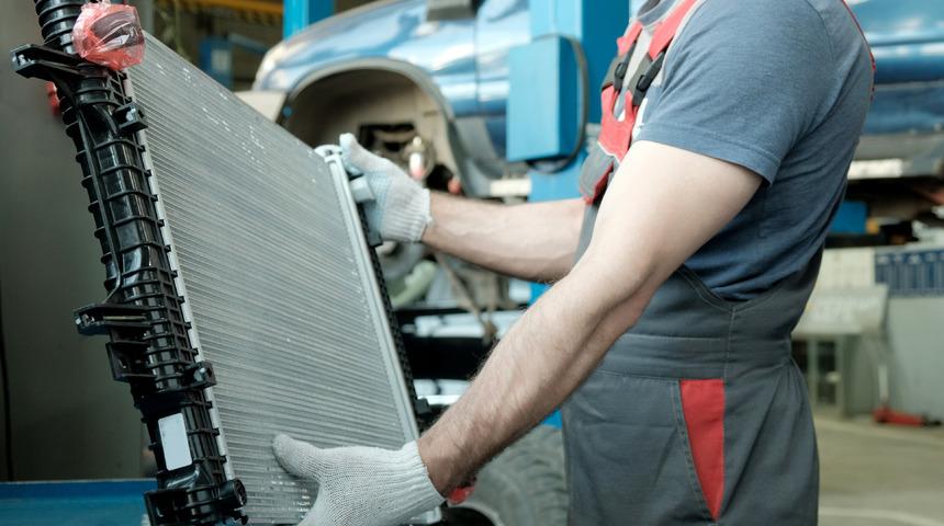 Arabada radyatör nedir, ne işe yarar? Arabada radyatör bozulursa ne olur?