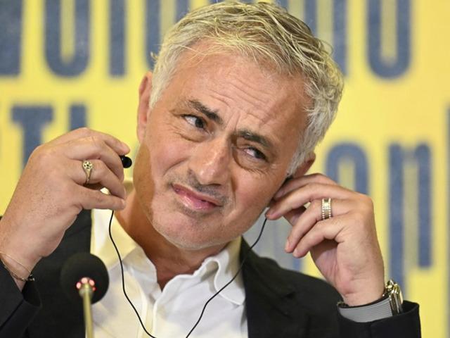 Jose Mourinho ilk hamlesini yaptı! Fenerbahçe'nin yıldız isminin biletini kesti...