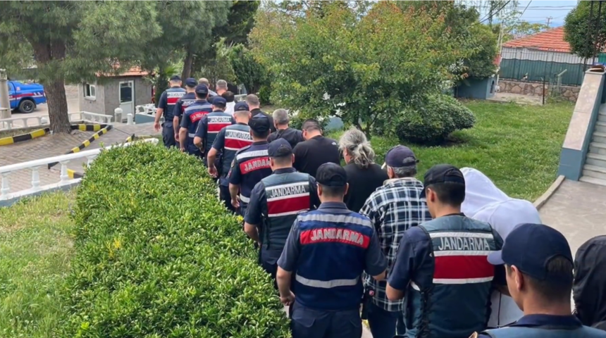 Göçmen kaçakçılığını organize ediyorlardı! 4 ilde düğmeye basıldı: 63 kişi yakalandı