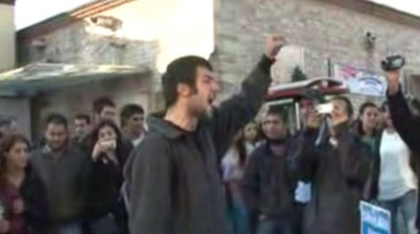 Tiyatrolu Y&Ouml;K protestosu