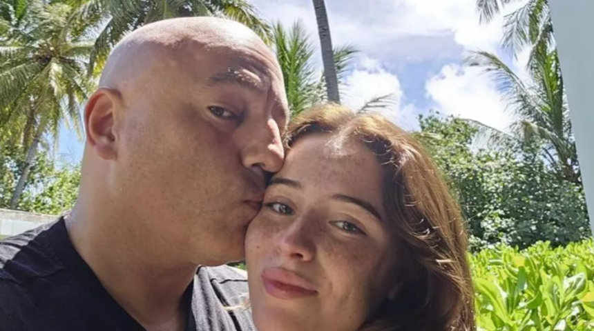 Kendisi 20 nişanlısı 50 yaşında! 'Sugar daddy' eleştirilerine tepki gösterdi... Aşkını böyle savundu: "Aramızda güçlü bir bağ var"