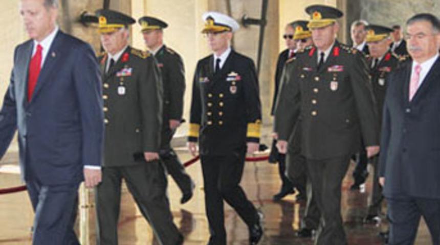 Erdoğan, YAŞ &uuml;yeleriyle Anıtkabir'e gitti