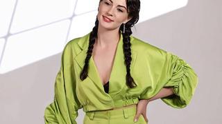 Hediye gelen bikinisini giydi! Burcu Özberk yine şovunu yaptı