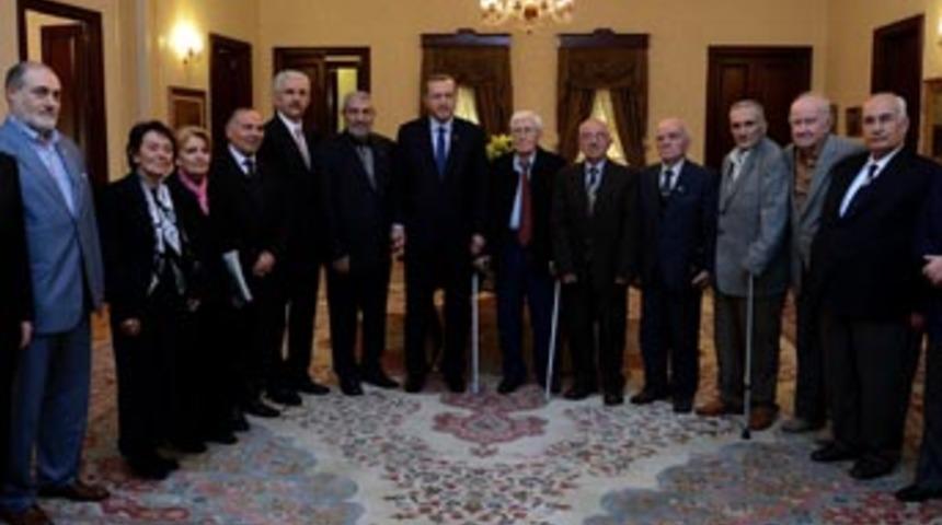 Erdoğan yıllar sonra &ouml;ğretmenleriyle buluştu