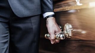 Cenazesinde bir anda dirildi! 74 yaşındaki kadın herkesi şoke etti: Bu çok sıra dışı bir durum