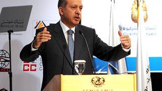 Erdoğan tercümanı uyardı salon kahkaha attı