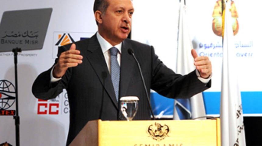 Erdoğan tercümanı uyardı salon kahkaha attı