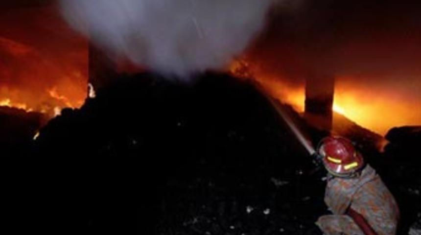 Bangladeş'te yangın faciası: 112 &ouml;l&uuml;