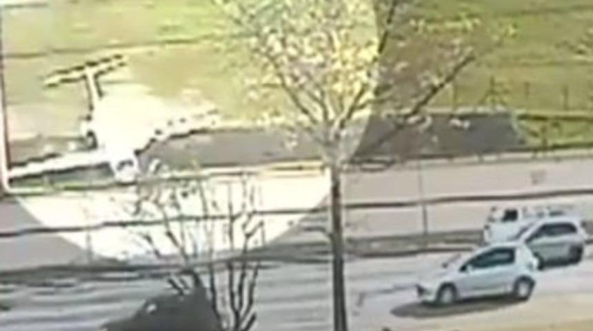 Pistten çıkan uçak yola çakıldı