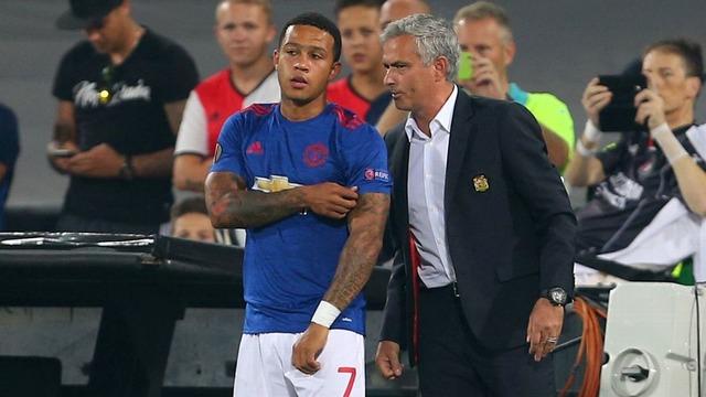 Mourinho'dan yıldız isim için karar! Depay önerildi, düşünmeden reddetti 640xauto