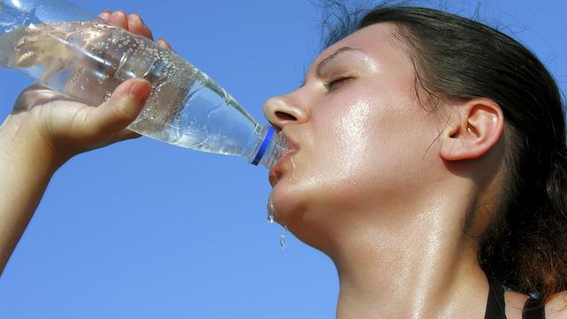 Sıcak havalarda "susamayı beklemeden su için" uyarısı